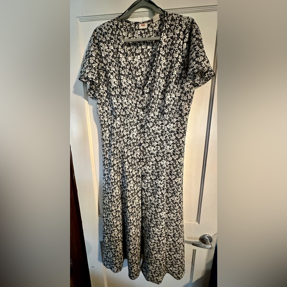 XL Classic Midi button up Levi’s dress
